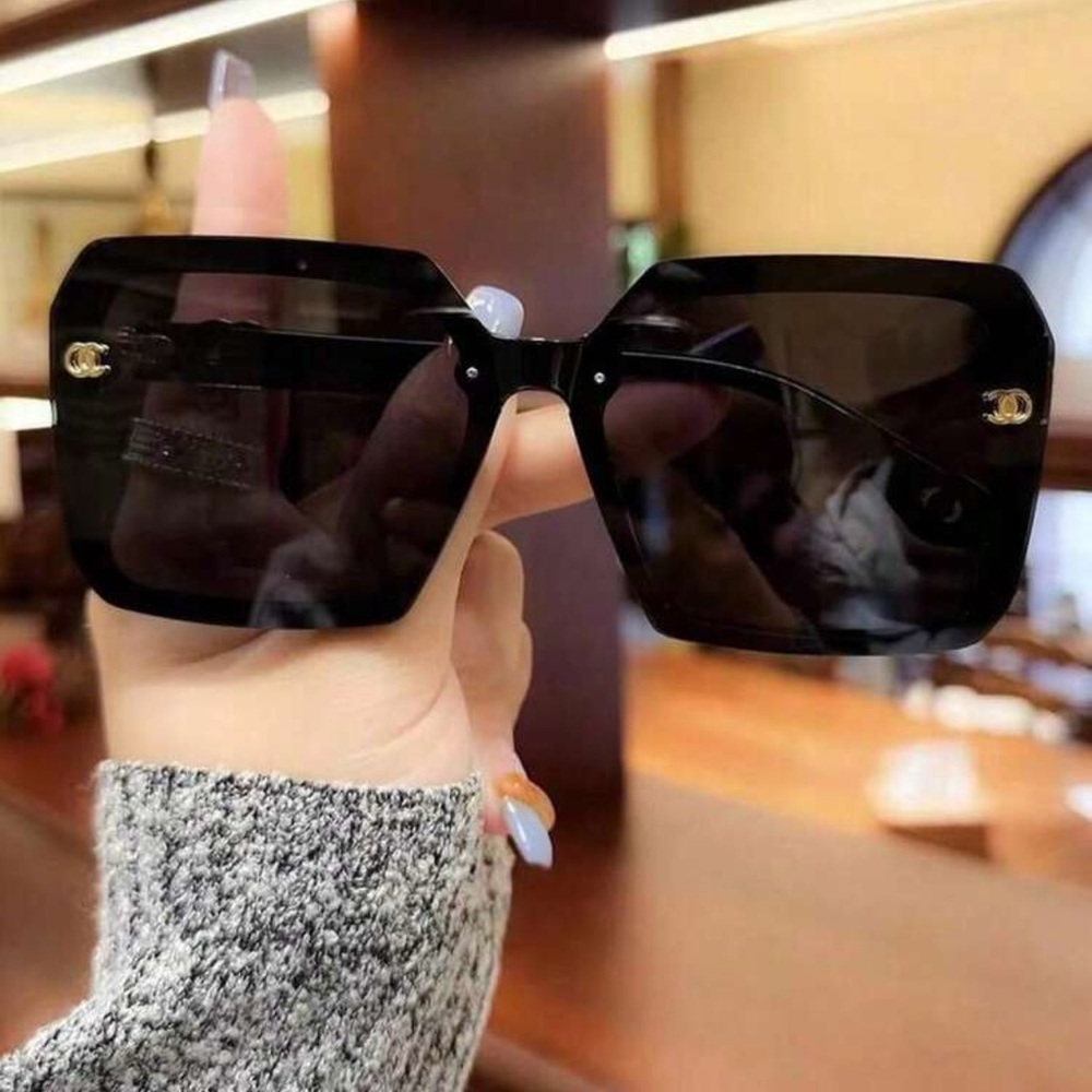 Retro Chic Black Sunglasses - image 2